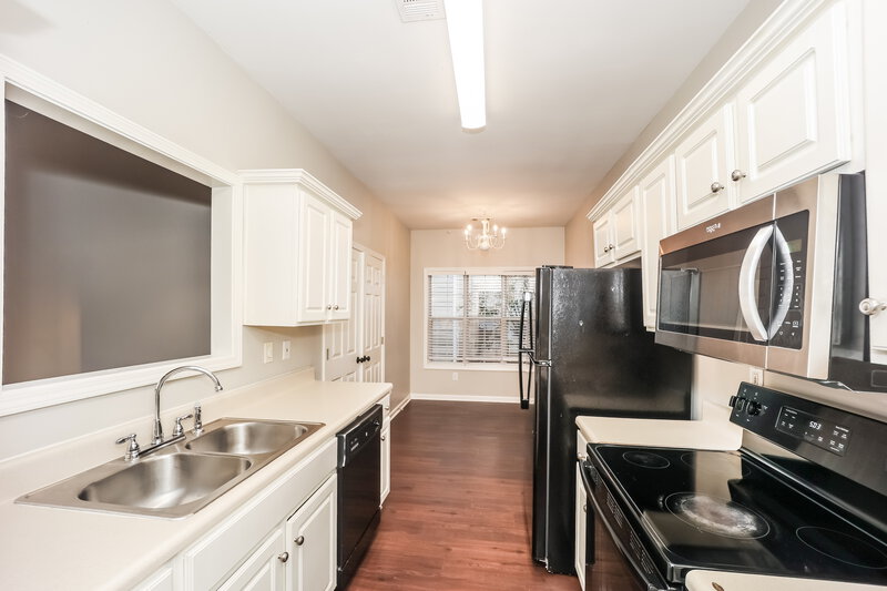 1,700/Mo, 1820 Towne Park Drive McDonough, GA 30252 Kitchen View 2