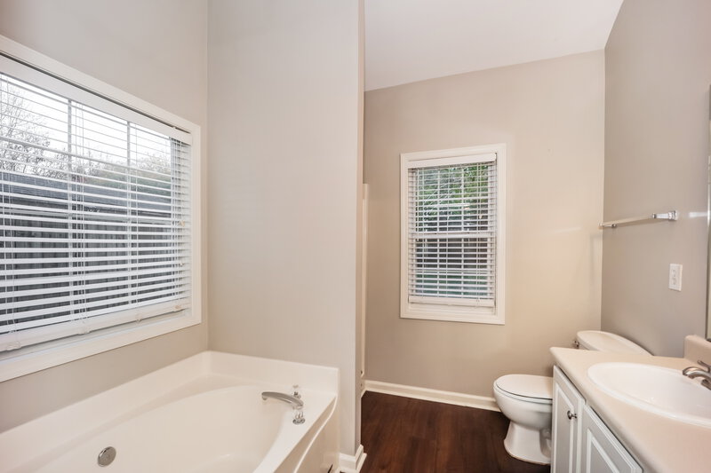 1,700/Mo, 1820 Towne Park Drive McDonough, GA 30252 Main Bathroom View