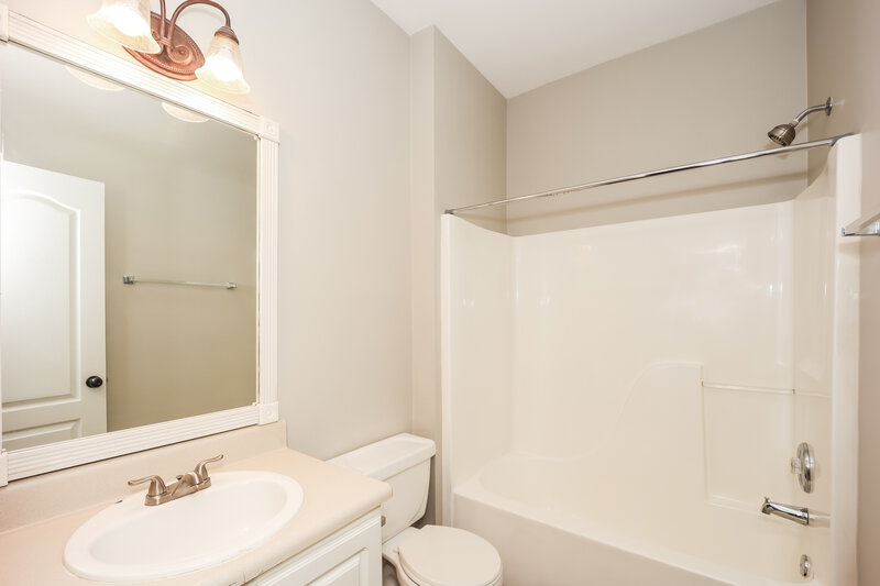 1,700/Mo, 1820 Towne Park Drive McDonough, GA 30252 Bathroom View