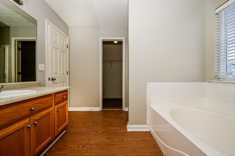 2,295/Mo, 965 Durham Way Stockbridge, GA 30281 Main Bathroom View 2