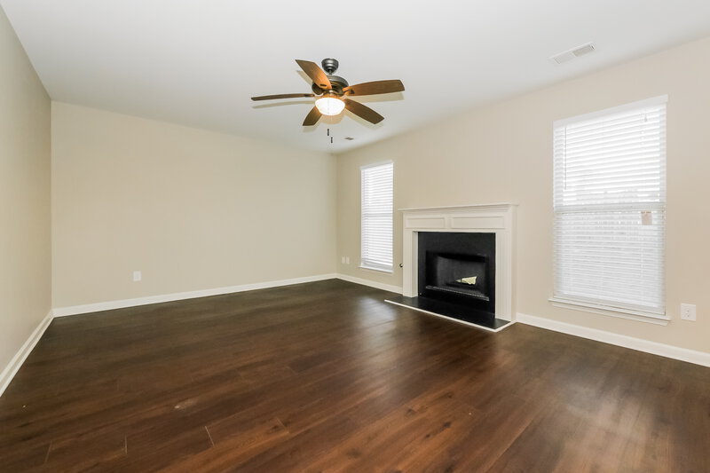 2,250/Mo, 7805 Bell Tower Ln Fairburn, GA 30213 Living Room View