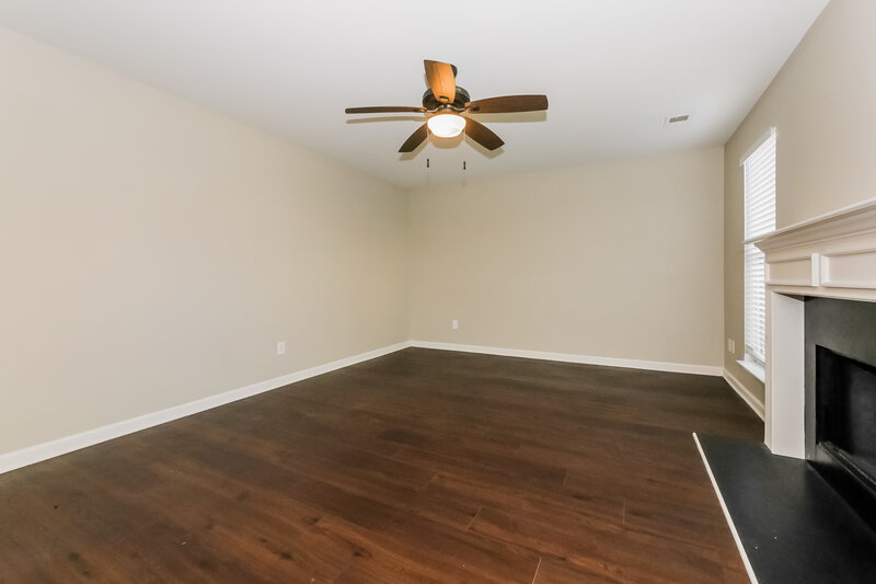 2,250/Mo, 7805 Bell Tower Ln Fairburn, GA 30213 Living Room View 2