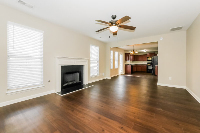 2,250/Mo, 7805 Bell Tower Ln Fairburn, GA 30213 Living Room View 3