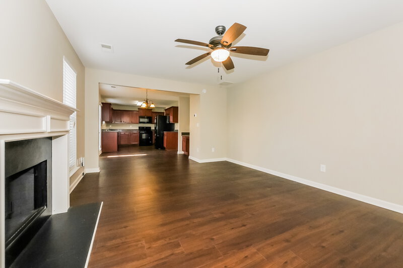 2,250/Mo, 7805 Bell Tower Ln Fairburn, GA 30213 Living Room View 4