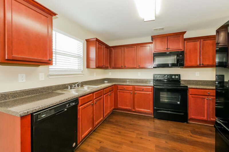 2,250/Mo, 7805 Bell Tower Ln Fairburn, GA 30213 Kitchen View
