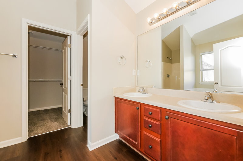 2,250/Mo, 7805 Bell Tower Ln Fairburn, GA 30213 Main Bathroom View
