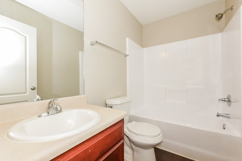 2,250/Mo, 7805 Bell Tower Ln Fairburn, GA 30213 Bathroom View