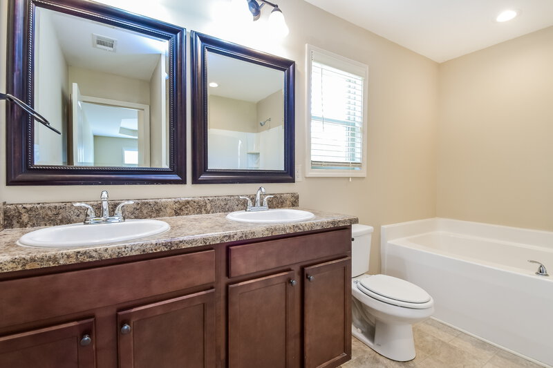 2,055/Mo, 206 Comet Court Dallas, GA 30157 Main Bathroom View