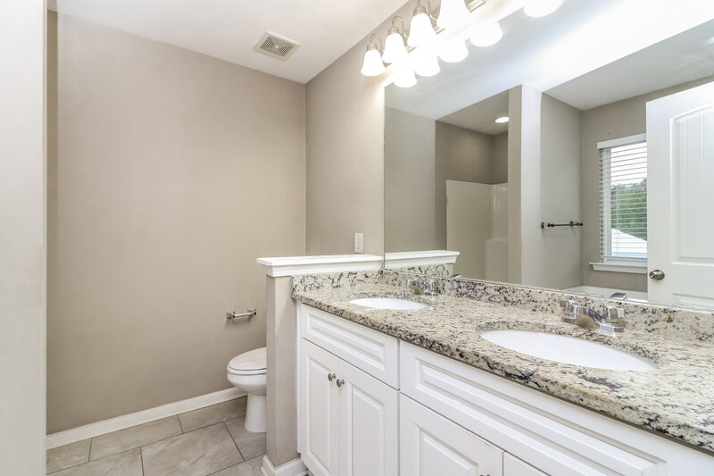1,785/Mo, 679 Fieldcrest Drive Dallas, GA 30132 Main Bathroom View