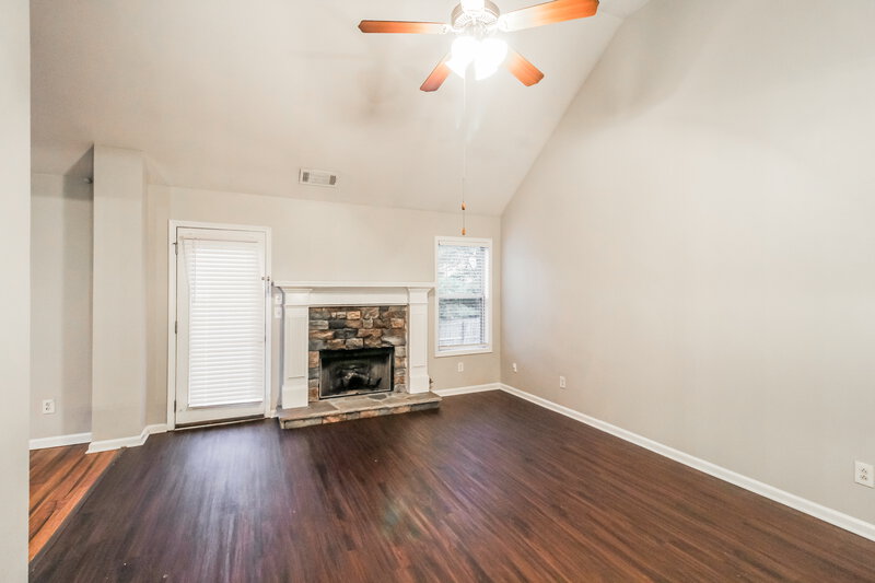 1,975/Mo, 64 Hamil Court NW Cartersville, GA 30120 Living Room View