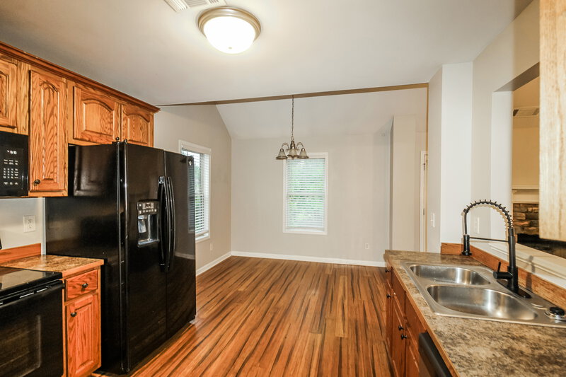 1,975/Mo, 64 Hamil Court NW Cartersville, GA 30120 Kitchen View