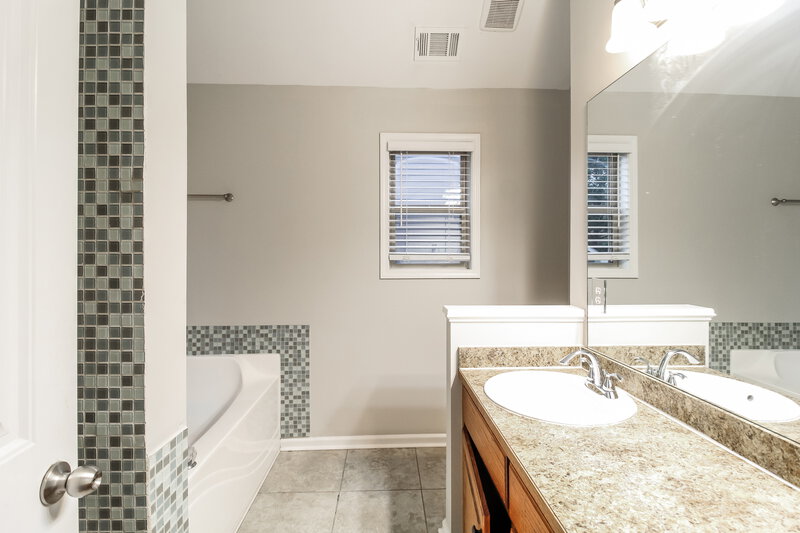 1,975/Mo, 64 Hamil Court NW Cartersville, GA 30120 Main Bathroom View