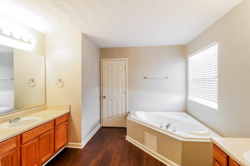 1,740/Mo, 1870 New Orleans McDonough, GA 30252 Main Bathroom View