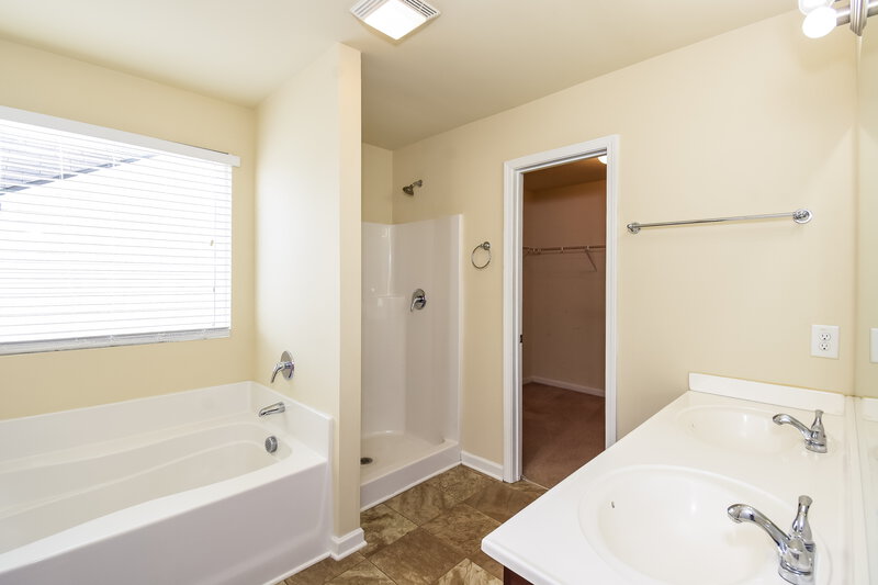 1,770/Mo, 60 Sharp Way Cartersville, GA 30120 Main Bathroom View