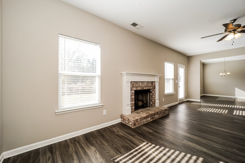2,200/Mo, 79 Moss Way Cartersville, GA 30120 Living Room View