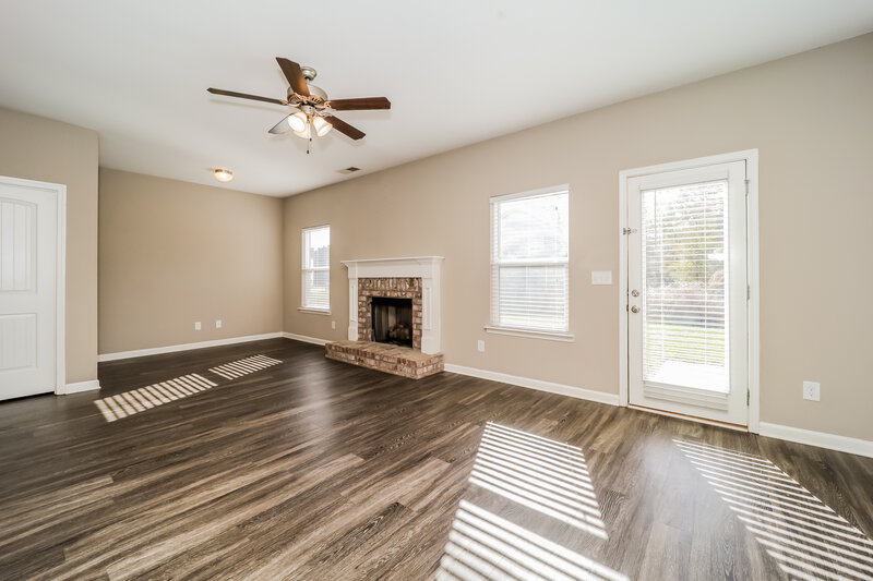 2,200/Mo, 79 Moss Way Cartersville, GA 30120 Living Room View 2