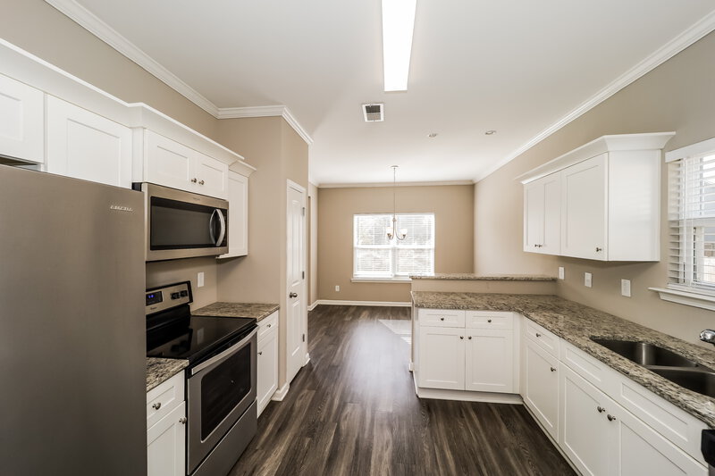 2,200/Mo, 79 Moss Way Cartersville, GA 30120 Kitchen View