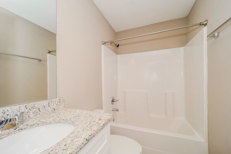2,200/Mo, 79 Moss Way Cartersville, GA 30120 Bathroom View 2