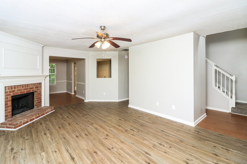 2,100/Mo, 1347 Ambercrest Way Austell, GA 30168 Living Room View 2