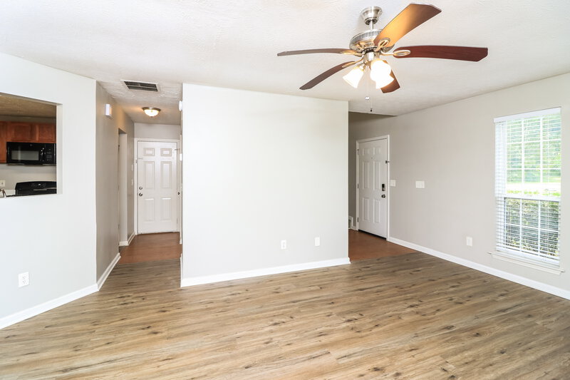 2,100/Mo, 1347 Ambercrest Way Austell, GA 30168 Living Room View 3