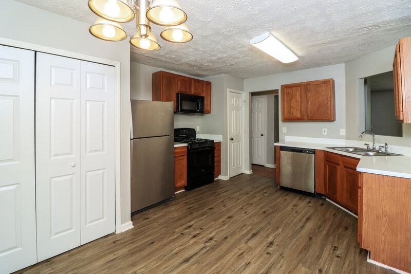 2,100/Mo, 1347 Ambercrest Way Austell, GA 30168 Kitchen View 2