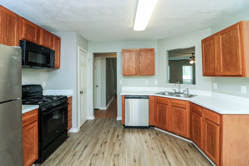 2,100/Mo, 1347 Ambercrest Way Austell, GA 30168 Kitchen View 3