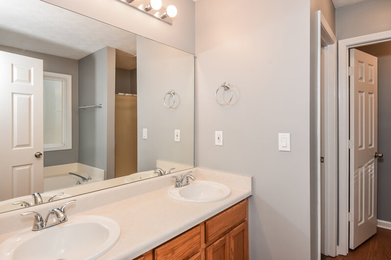 1,785/Mo, 1917 Summit Creek Way Loganville, GA 30052 Main Bathroom View