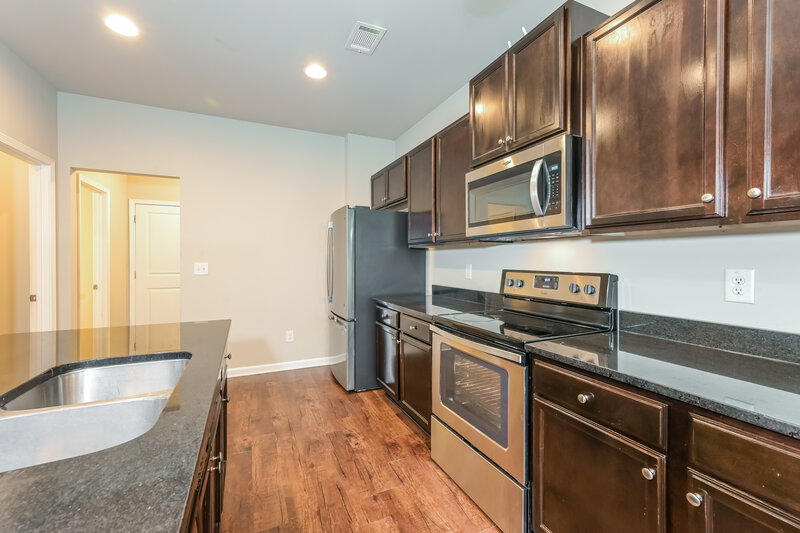 2,035/Mo, 133 Fern Walk Lawrenceville, GA 30045 Kitchen View