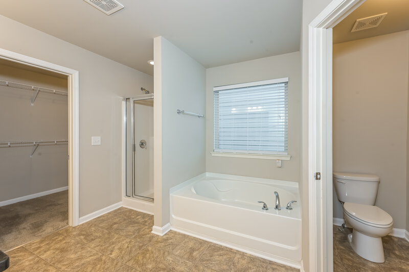 2,035/Mo, 133 Fern Walk Lawrenceville, GA 30045 Main Bathroom View