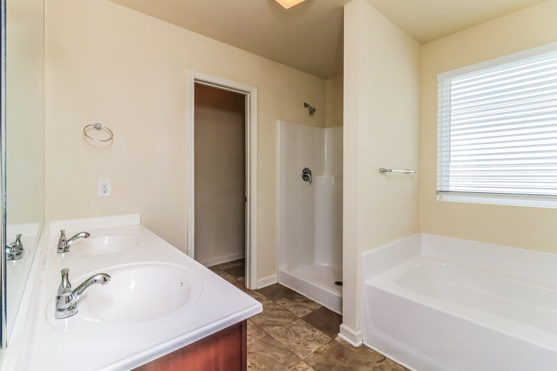 1,625/Mo, 58 Sharp Way Cartersville, GA 30120 Main Bathroom View