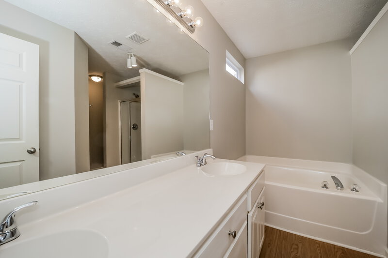 2,150/Mo, 8416 Somerton Circle Douglasville, GA 30134 Main Bathroom View
