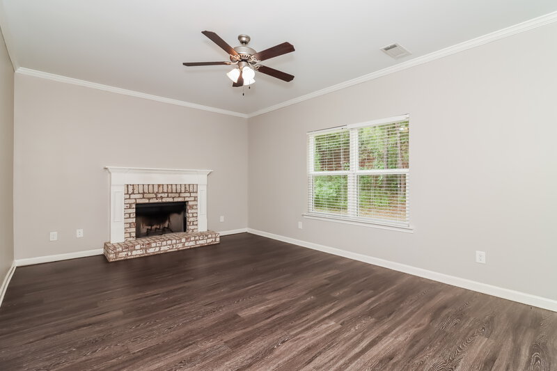 2,150/Mo, 412 Fieldcrest Drive Dallas, GA 30132 Living Room View