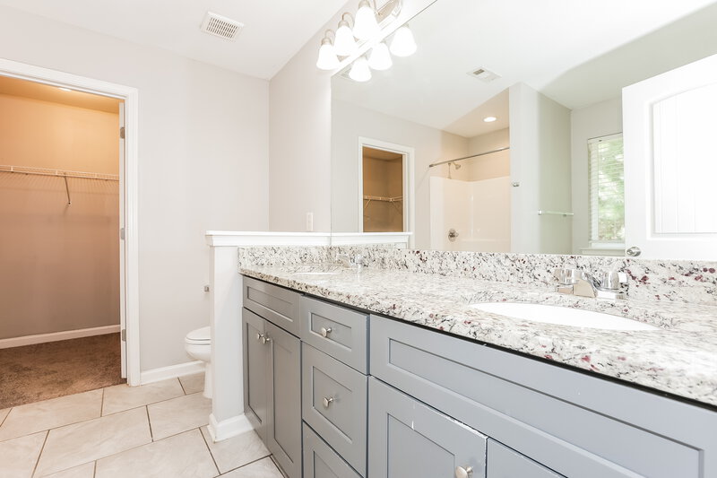 2,180/Mo, 412 Fieldcrest Drive Dallas, GA 30132 Main Bathroom View