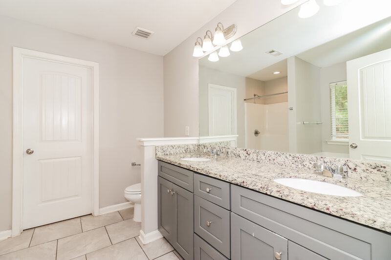 2,150/Mo, 412 Fieldcrest Drive Dallas, GA 30132 Main Bathroom View