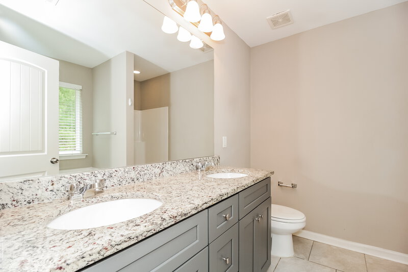2,140/Mo, 386 Fieldcrest Dr Dallas, GA 30132 Main Bathroom View