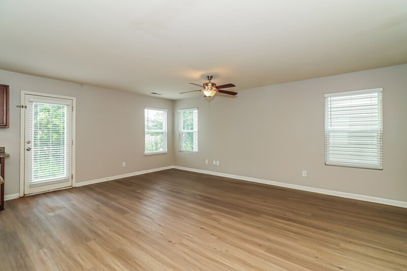 1,660/Mo, 16 Everett Circle Cartersville, GA 30120 Living Room View