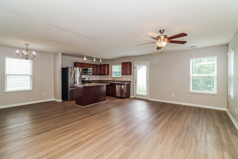 1,660/Mo, 16 Everett Circle Cartersville, GA 30120 Living Room View 2