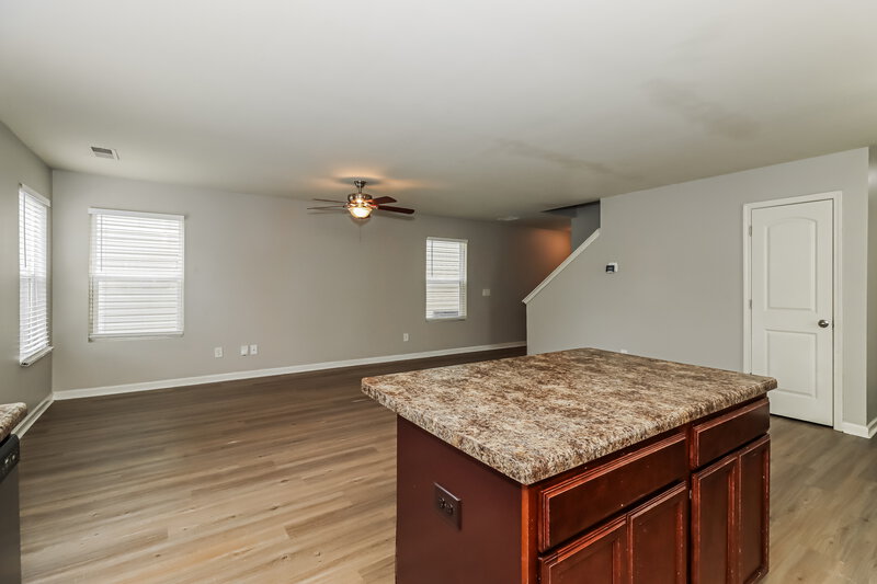 1,660/Mo, 16 Everett Circle Cartersville, GA 30120 Kitchen View
