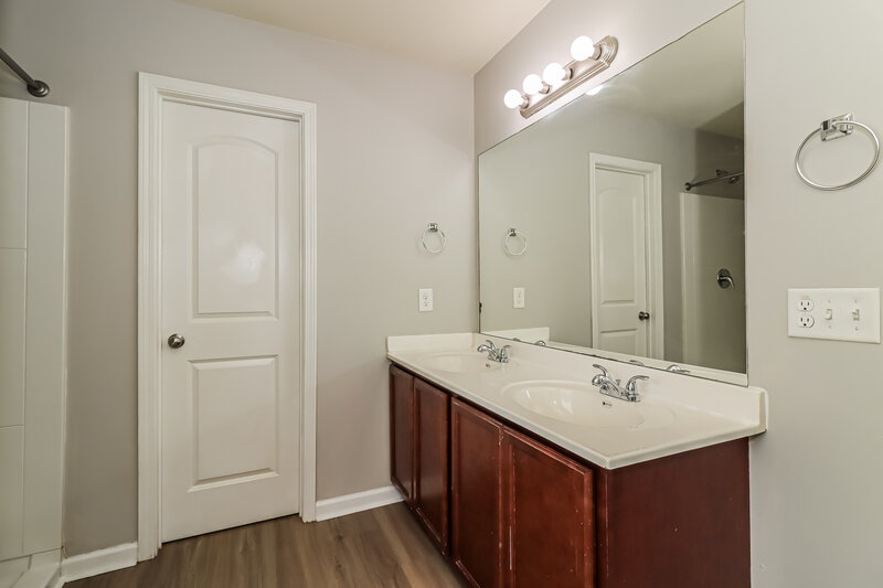 1,660/Mo, 16 Everett Circle Cartersville, GA 30120 Main Bathroom View