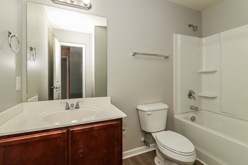 1,660/Mo, 16 Everett Circle Cartersville, GA 30120 Bathroom View