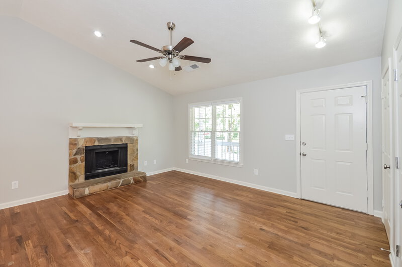 1,875/Mo, 381 Canterbury Ln Lawrenceville, GA 30046 Living Room View