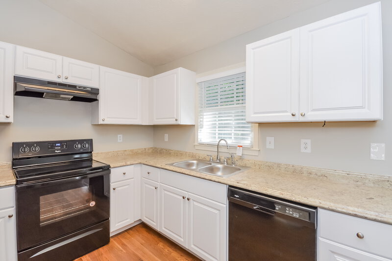 1,875/Mo, 381 Canterbury Ln Lawrenceville, GA 30046 Kitchen View 2