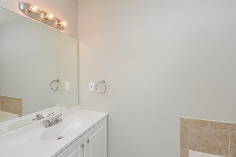 1,875/Mo, 381 Canterbury Ln Lawrenceville, GA 30046 Bathroom View 2