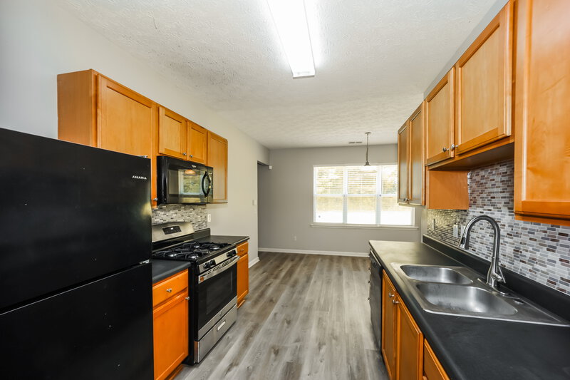 2,115/Mo, 8280 Eastshore Dr Union City, GA 30291 Kitchen View