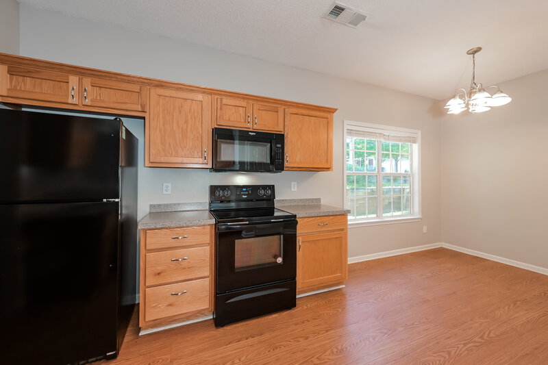 1,640/Mo, 714 Patriots Point Street Locust Grove, GA 30248 Kitchen View