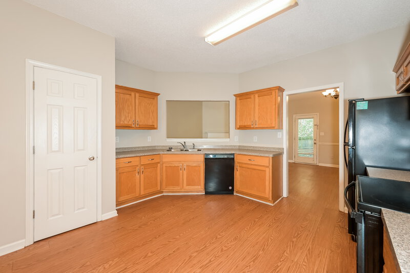 1,640/Mo, 714 Patriots Point Street Locust Grove, GA 30248 Kitchen View 2