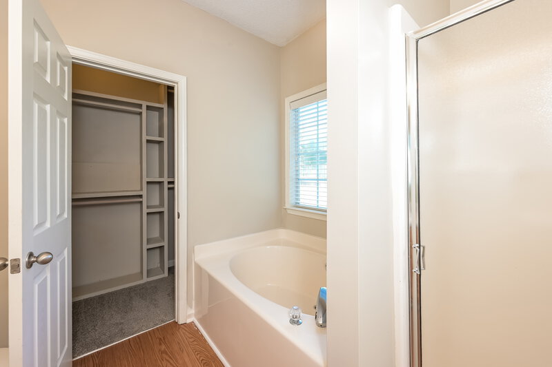 1,640/Mo, 714 Patriots Point Street Locust Grove, GA 30248 Main Bathroom View 2