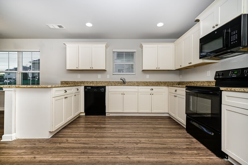 1,915/Mo, 405 Invector Court Locust Grove, GA 30248 Kitchen View