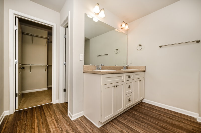 1,915/Mo, 405 Invector Court Locust Grove, GA 30248 Main Bathroom View 2