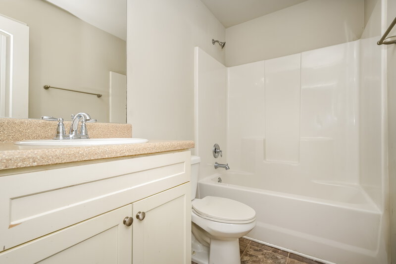 1,915/Mo, 405 Invector Court Locust Grove, GA 30248 Bathroom View